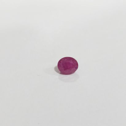 RUBIS pinkish red , ovale , Madagascar ,...