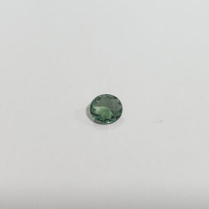 TOURMALINE bluish green IF , ovale , Mozambique...