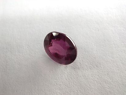 GRENAT pinkish purple rhodolite ovale, 	Madagascar	,...