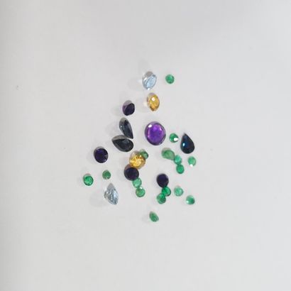Mêlé de pierres précieuses Nbr 28 , rond/poire...