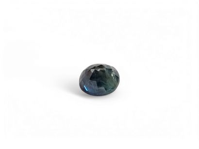 SAPHIR bluish green , ovale , Madagascar...