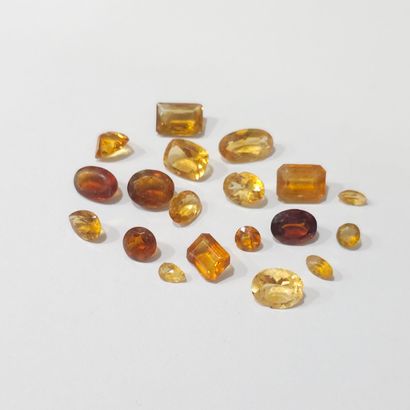 LOT de citrines pour un poids total d'environ...