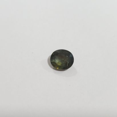 SAPHIR green , ovale , Australie , 2,32 carats...
