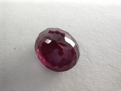 GRENAT pinkish purple rhodolite ovale, 	Madagascar	,...