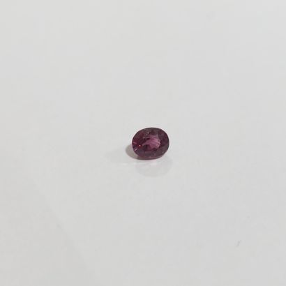 GRENAT pinkish purple Malaya VVS , ovale...