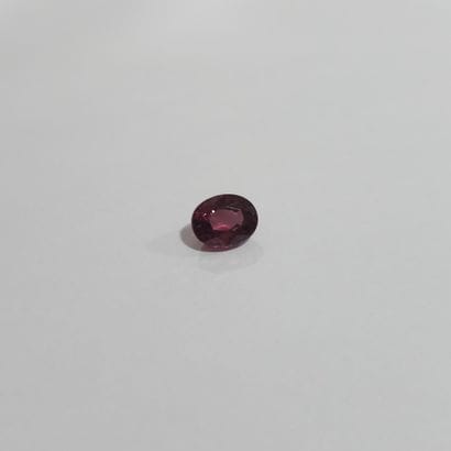 GRENAT purplish pink rhodolite VVS , ovale...