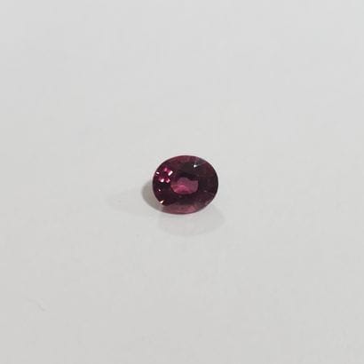 GRENAT purplish pink rhodolite VVS , ovale...
