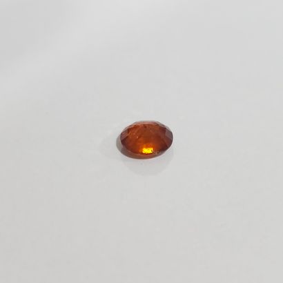 GRENAT medium orange spessartite , ovale...