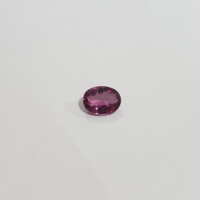 GRENAT purplish pink rhodolite , ovale ,...