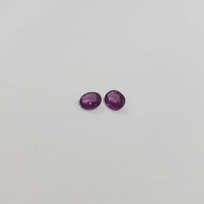 GRENAT purple Nbr 2 , ovale , Madagascar...