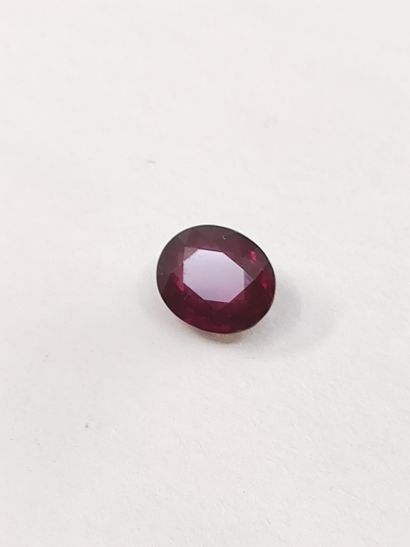 GRENAT pinkish purple rhodolite ovale, 	Madagascar	,...