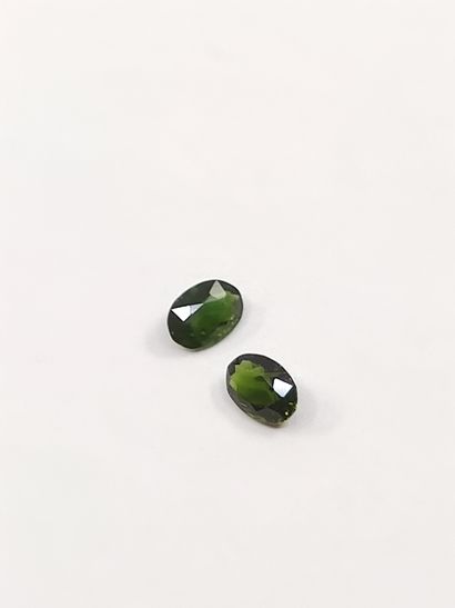 DEUX TOURMALINES green chrome de forme ovales,...