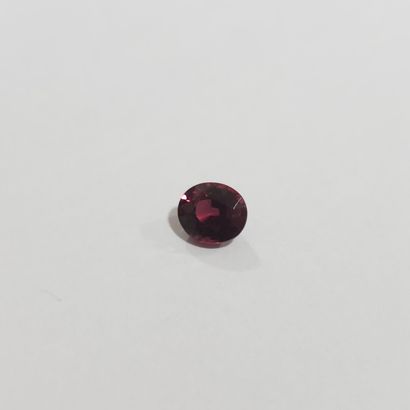 GRENAT purplish pink rhodolite VVS , ovale...