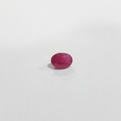 RUBIS red , ovale , Mozambique , 2,37 Carats,...