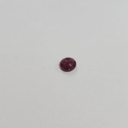 RUBIS rouge de forme ronde, 	Madagascar	,...