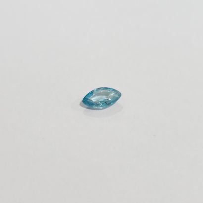 ZIRCON gentle heat blue , marquise , Cambodge...