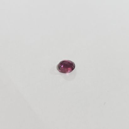 GRENAT pinkish purple Malaya VVS , ovale...
