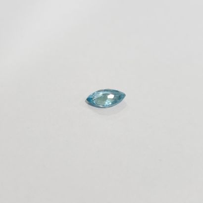 ZIRCON gentle heat blue , marquise , Cambodge...