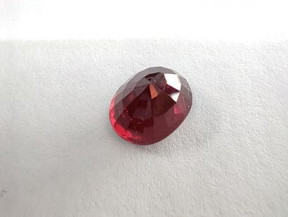 GRENAT purplish pink rhodolite ovale, Madagascar	,...