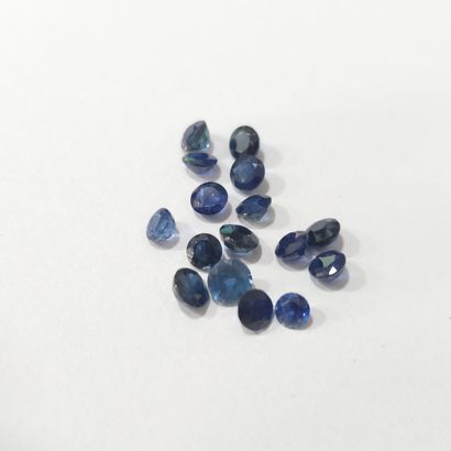 LOT DE SEIZE SAPHIRS ronds (3mm/4mm) pour...