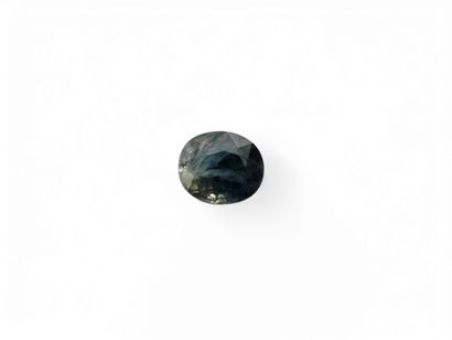 SAPHIR bluish green , ovale , Madagascar...