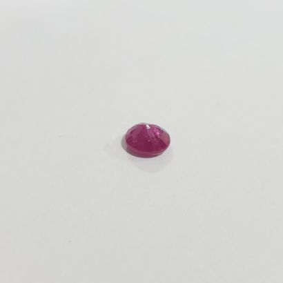 RUBIS pinkish red , ovale , Madagascar ,...