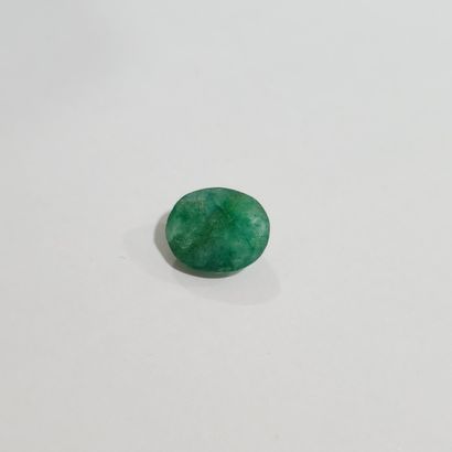 EMERAUDE de forme ovale, 	Zambie, 4.40 carats
Dim...