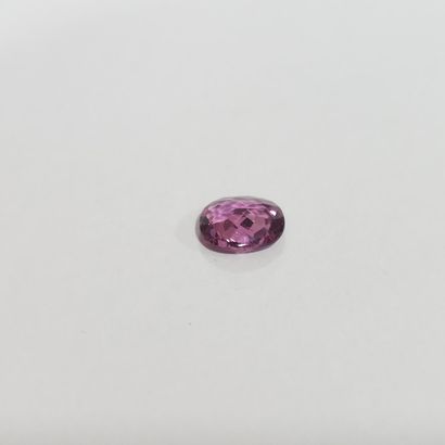 GRENAT pinkish purple rhodolite ovale, 	Madagascar	,...