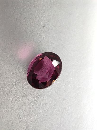 GRENAT purplish pink rhodolite VS ovale,...