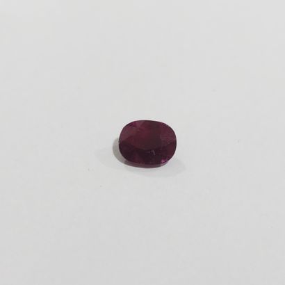 RUBIS purplish red , ovale , Tanzanie , 2,30...
