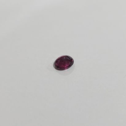 GRENAT purplish pink rhodolite VS , ovale...