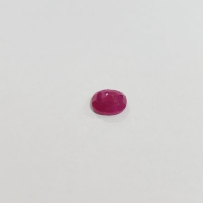 RUBIS rouge de forme ovale, 	Mozambique,...