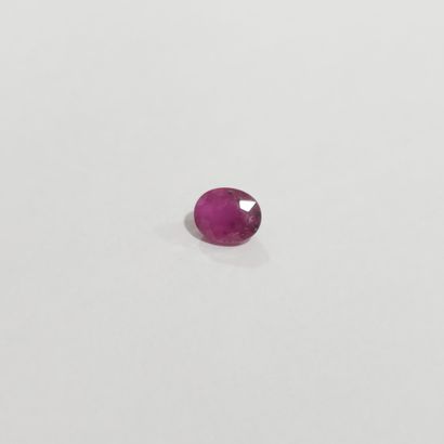 RUBIS pinkish red , ovale , Madagascar ,...