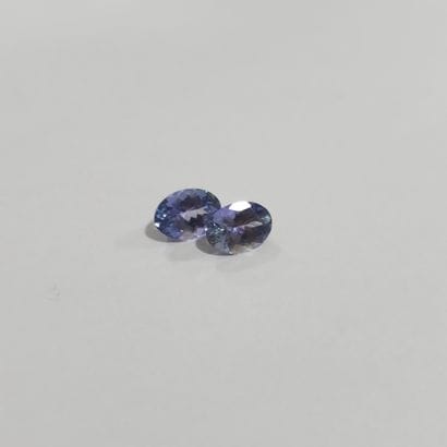 DEUX TANZANITES violet blue IF de forme ovale,...