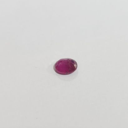 RUBIS pinkish red , ovale , Madagascar ,...