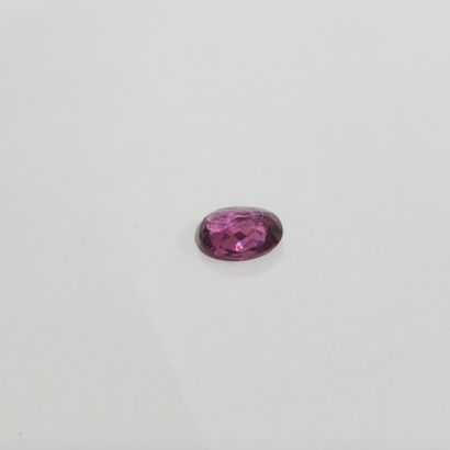 GRENAT purplish pink rhodolite , ovale ,...