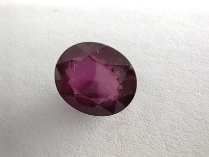 GRENAT pinkish purple rhodolite ovale, 	Madagascar	,...