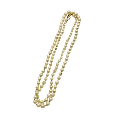 COLLIER SAUTOIR de perles en chute, fermoir...