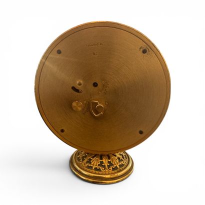 JAEGER 
Circular desk clock in gilded metal...