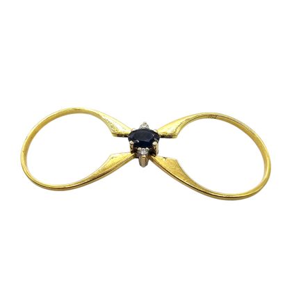 BAGUE en or jaune 750° ornée dans un sens...