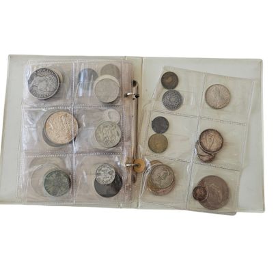COLLECTION DE PIECES DE MONNAIE dans un petit...