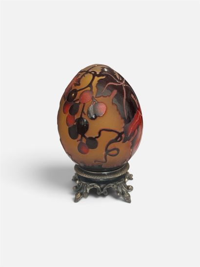 LA ROCHÈRE 
Acid-etched glass egg decorated...