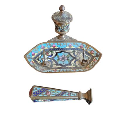 French ART, late 19th century
Bronze tripod...