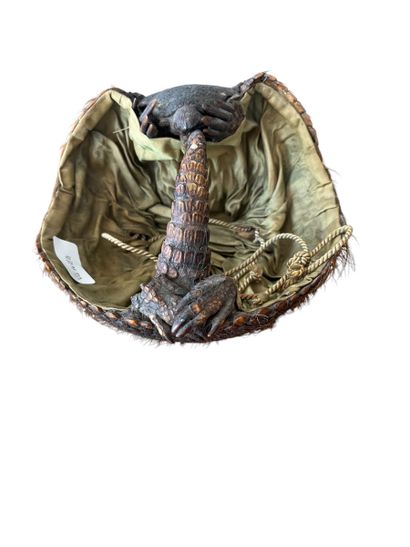 ARGENTINA, 20th century
Handbag made of armadillo...