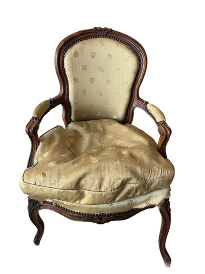 18th-century French FURNITURE
Pair of armchairs...