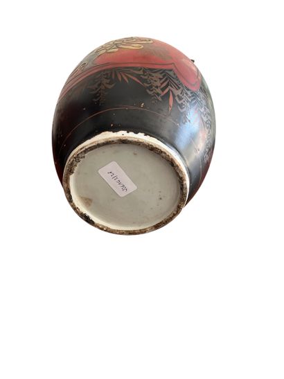 JAPAN, Arita, 20th century
Pair of baluster...