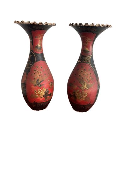 JAPAN, Arita, 20th century
Pair of baluster...
