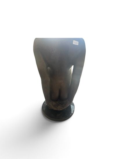 Modern SCHOOL
Bust of a young girl
Bronze...