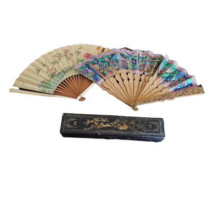 CHINA, late Qing Dynasty
A 15-rib wooden...