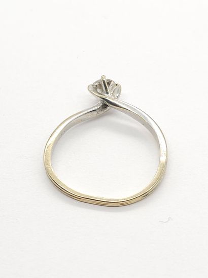 BAGUE solitaire en or gris 750° ornée d'un...